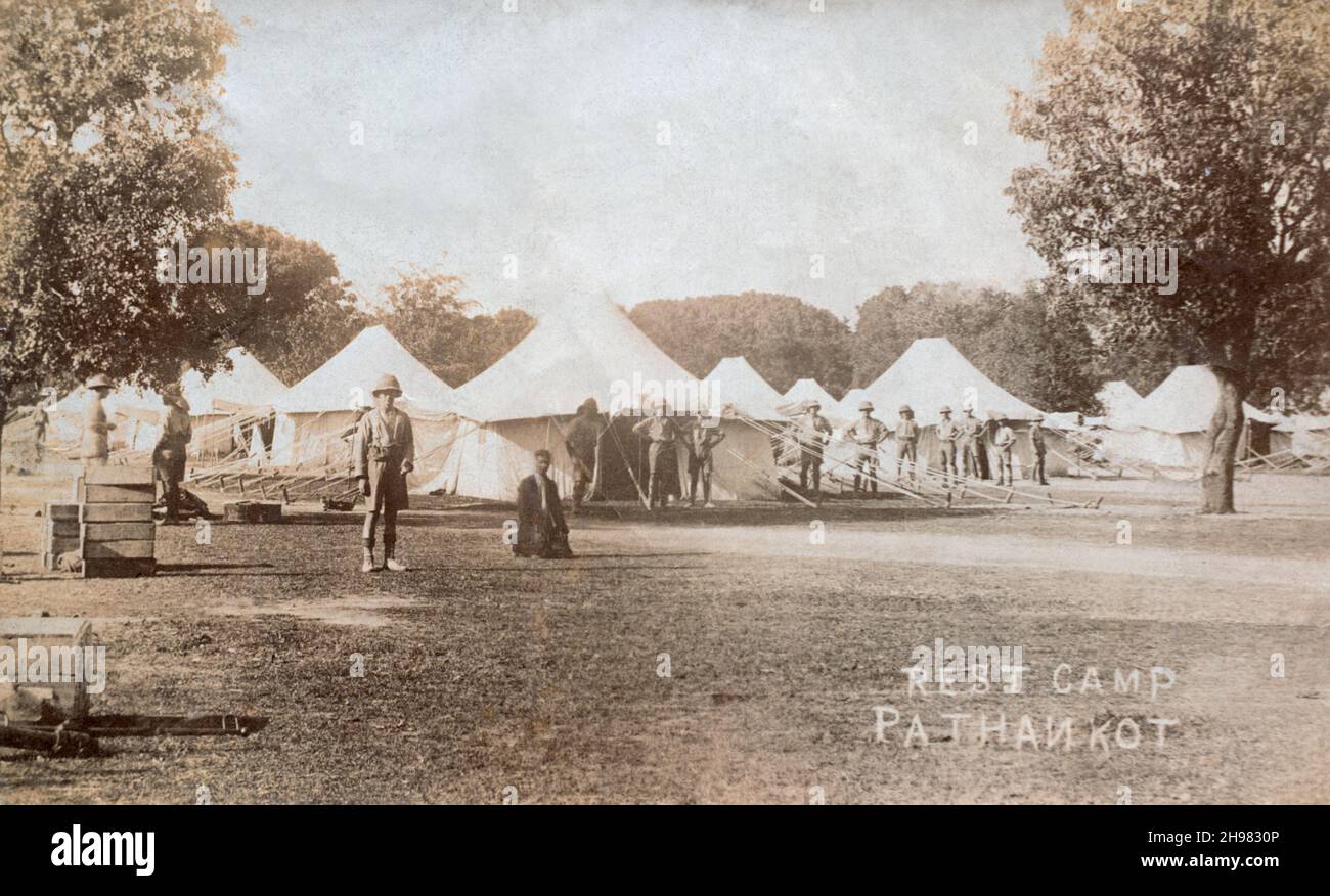 Une vue historique de l'armée britannique et du camp de repos de l'armée britannique indienne à Pathankot, au Punjab, en Inde coloniale britannique, au début de 1900s. Banque D'Images