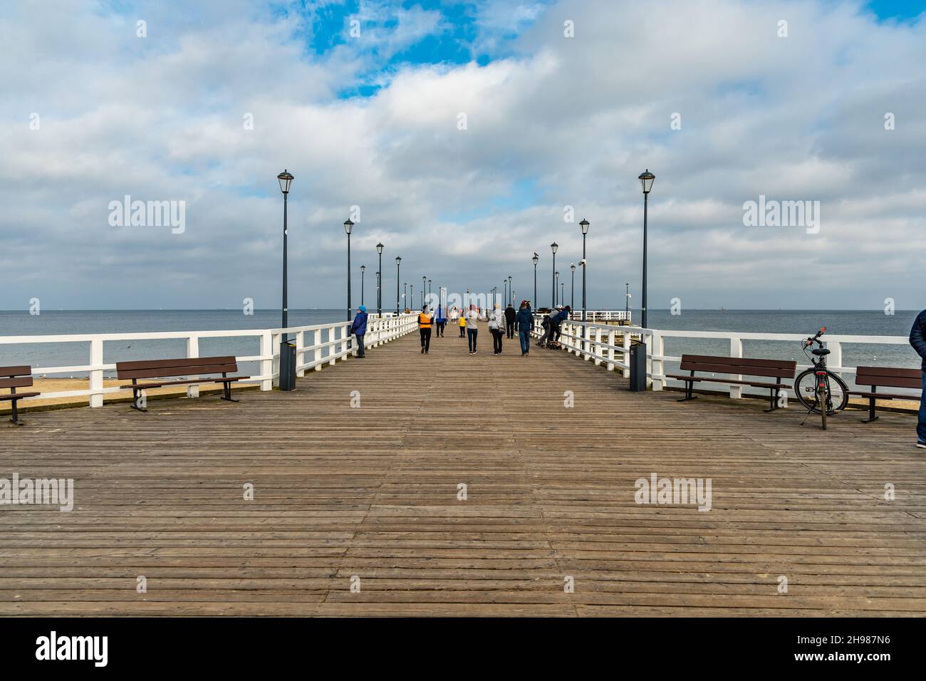 Gdansk, Pologne - octobre 24 2020 : jetée à Brzezno le matin nuageux Banque D'Images