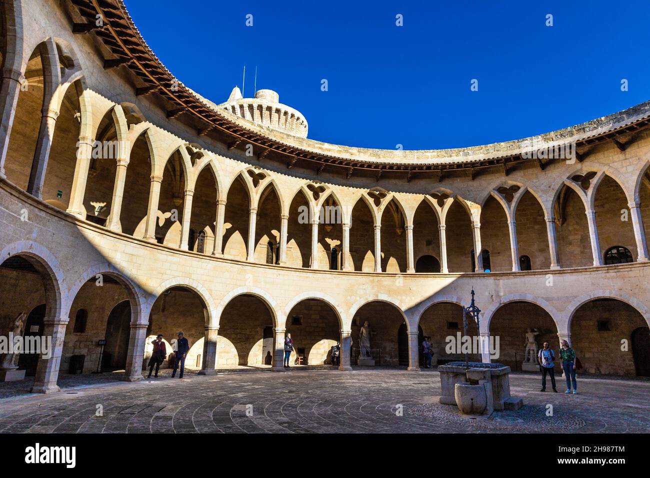 Colonnade à l'intérieur de Castell de Bellver à Palma, Majorque, Espagne Banque D'Images