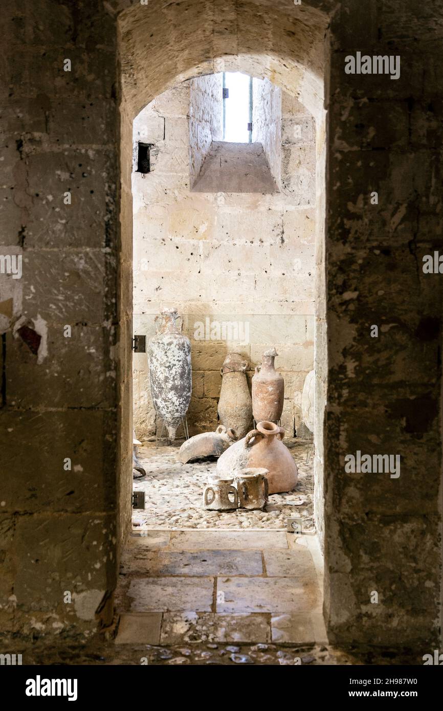 Vases en céramique sur l'affichage à la musée d'histoire de la ville de Castell de Bellver Palma, Majorque, Espagne Banque D'Images