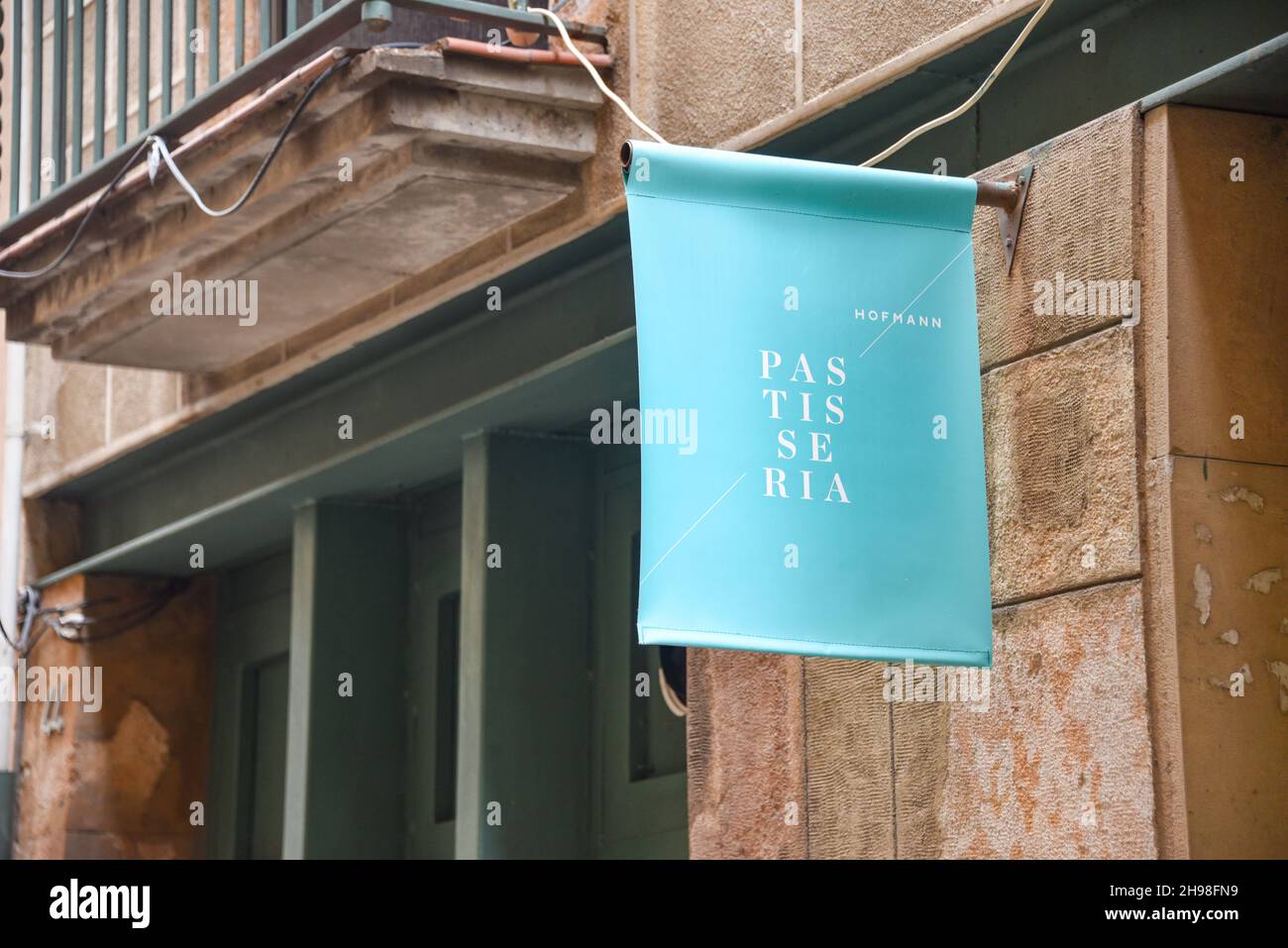 Barcelone, Espagne - 24 novembre 2021 : pâtisseries gastronomiques en vente au Hofmann Hospitality School Store, Barcelone, Catalogne, Espagne Banque D'Images
