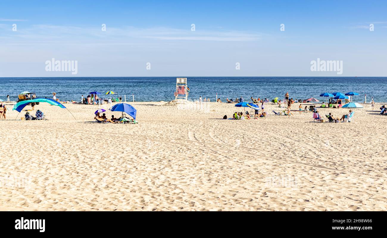 Beach Goers à Coopers Beach à Southampton, NY Banque D'Images
