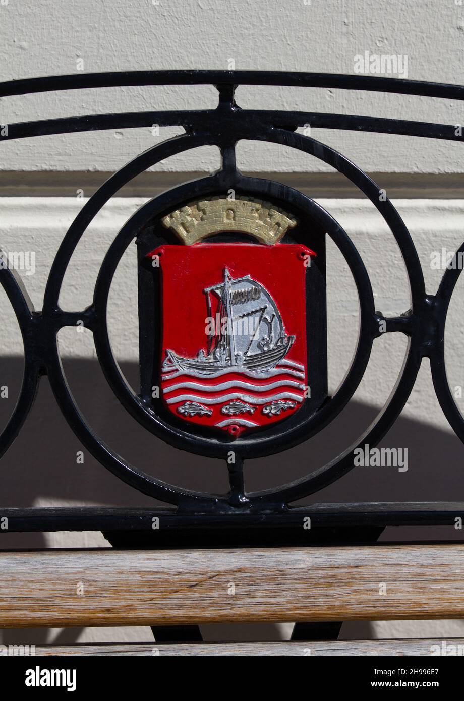 Armoiries de la ville d'Alesund, Norvège sur une plaque. La ville est réputée être liée à Rollo, fondateur de la dynastie des Ducs de Normandie Banque D'Images
