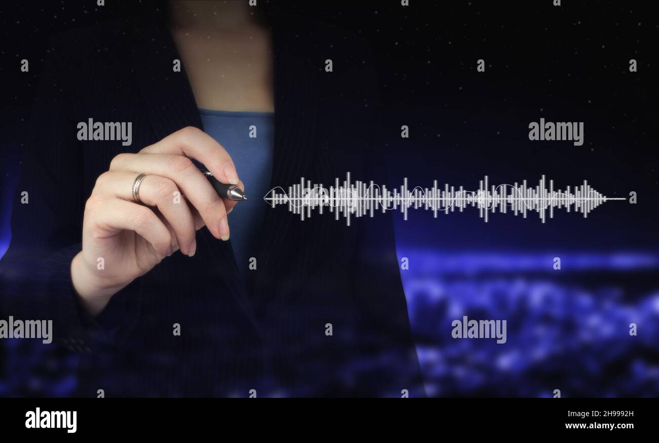 Technologie audio des livres audio.Piste audio numérique à portée de main.Main tenant le stylo numérique graphique et dessin numérique hologramme son piste, signe d'onde sur la ville Banque D'Images