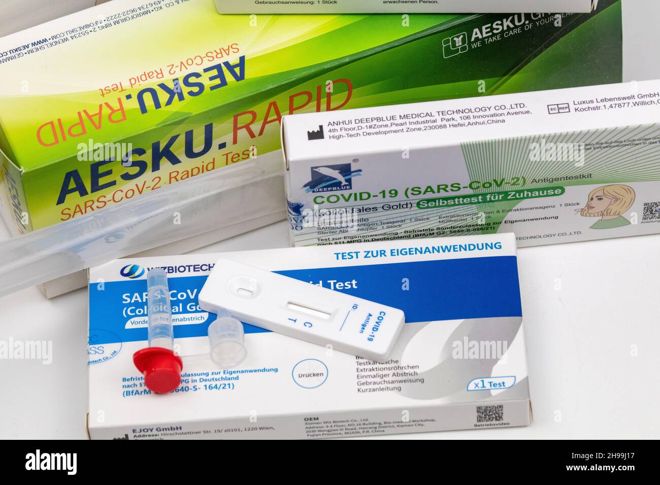 différents produits du test rapide covid Banque D'Images