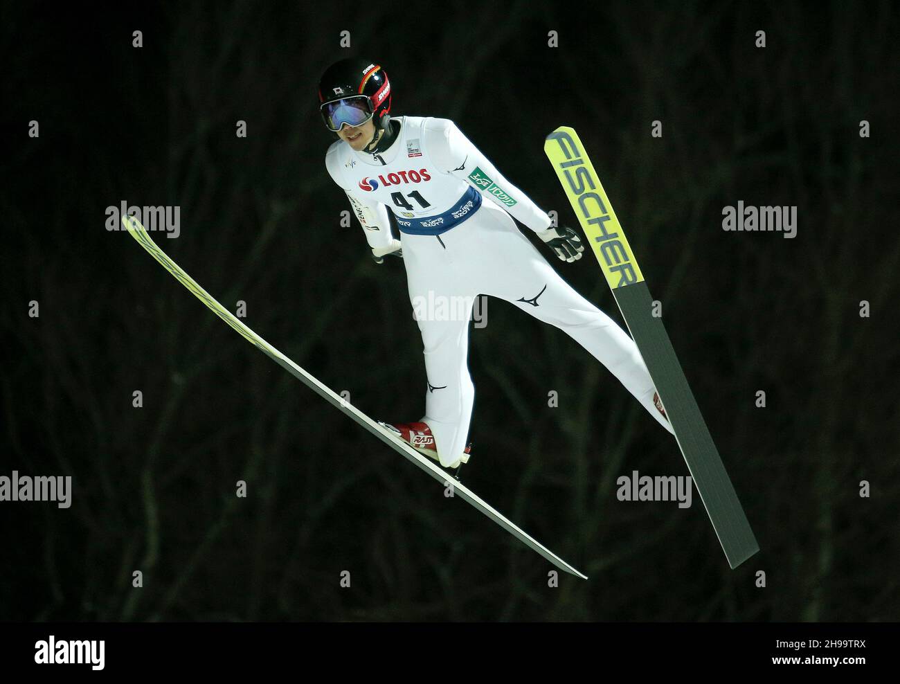 Wisla, Pologne.05e décembre 2021.Naoki Nakamura vu en action lors de la compétition individuelle de la coupe du monde de saut à ski FIS à Wisla.Crédit : SOPA Images Limited/Alamy Live News Banque D'Images