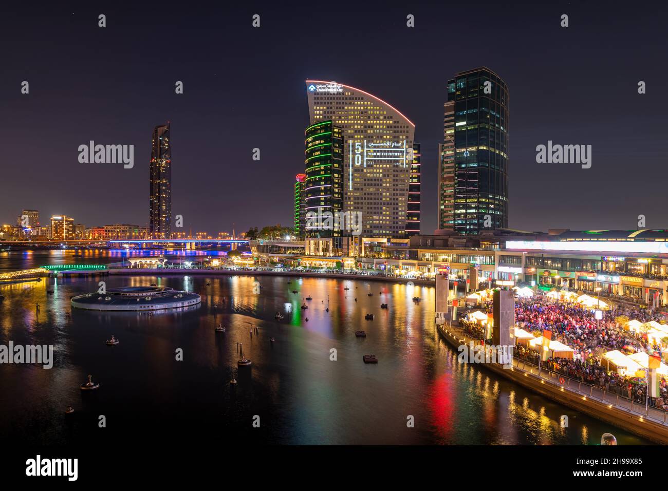 Feux d'artifice de la Journée nationale à Dubai Festival City. émirats arabes unis Banque D'Images