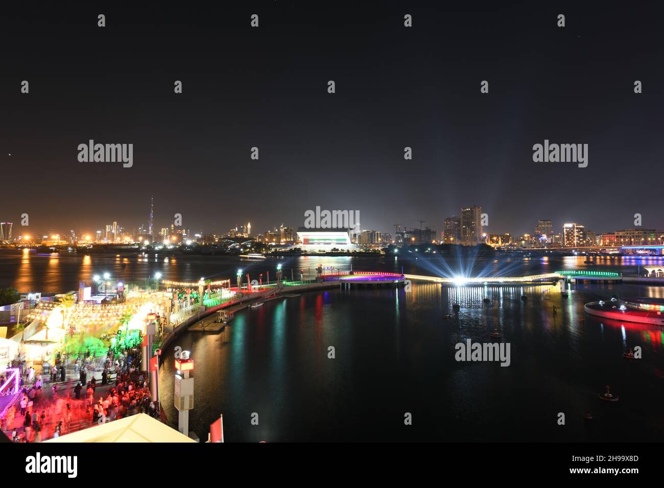 Feux d'artifice de la Journée nationale à Dubai Festival City. émirats arabes unis Banque D'Images