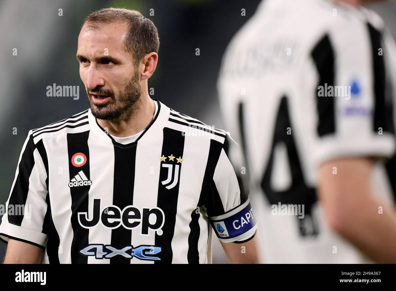 Turin, Italie.05e décembre 2021.Giorgio Chiellini de Juventus FC regarde pendant la série Un match de football 2021/2022 entre Juventus FC et Genoa CFC au stade Juventus de Turin (Italie), le 5 décembre 2021.Photo Federico Tardito/Insidefoto Credit: Insidefoto srl/Alay Live News Banque D'Images