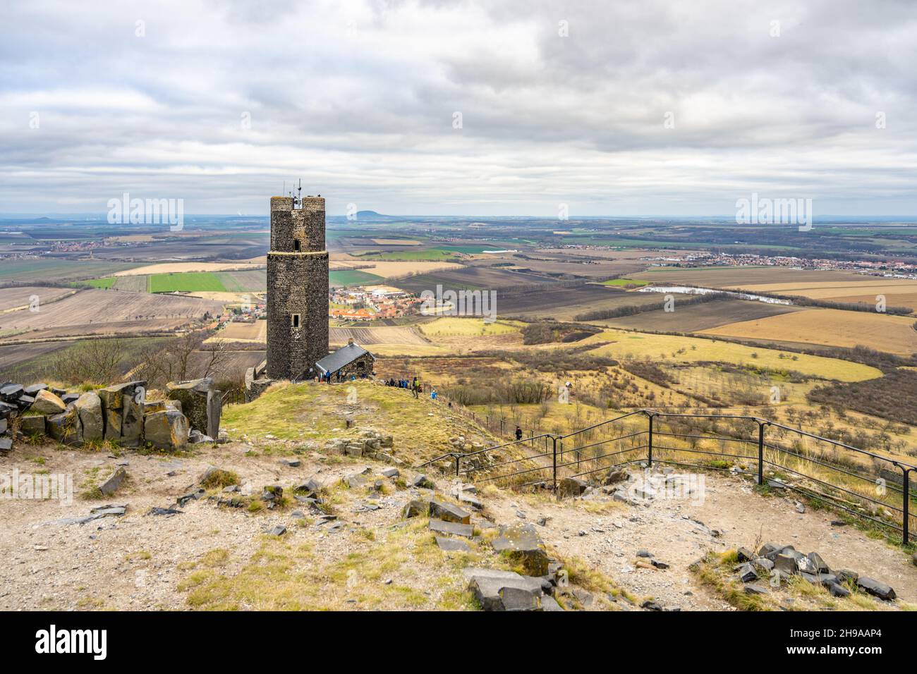 Tour noire du château médiéval de Hazmburk Banque D'Images