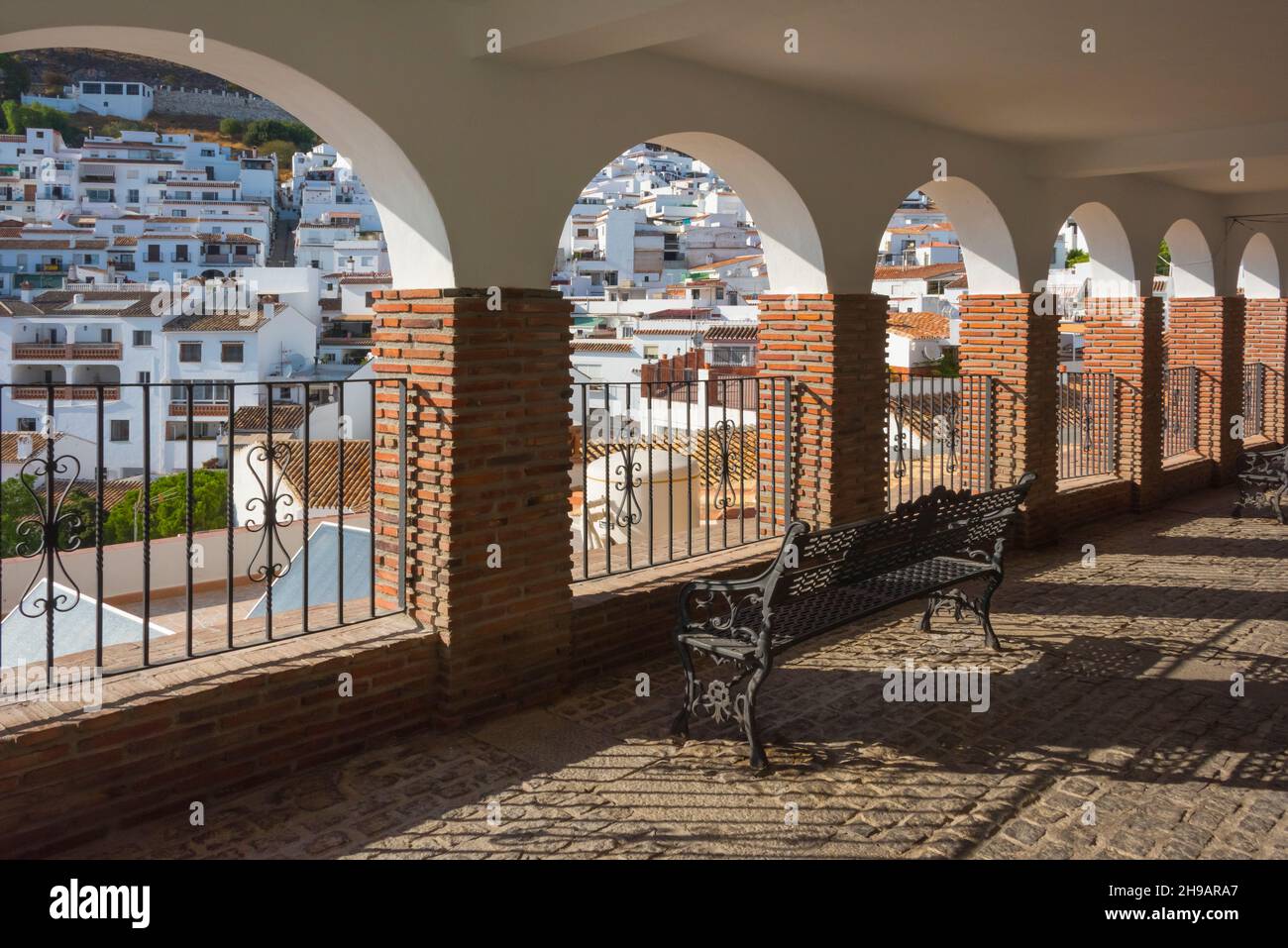 Couloir avec ouvertures d'arche, Mijas, province de Malaga, Communauté autonome d'Andalousie, Espagne Banque D'Images