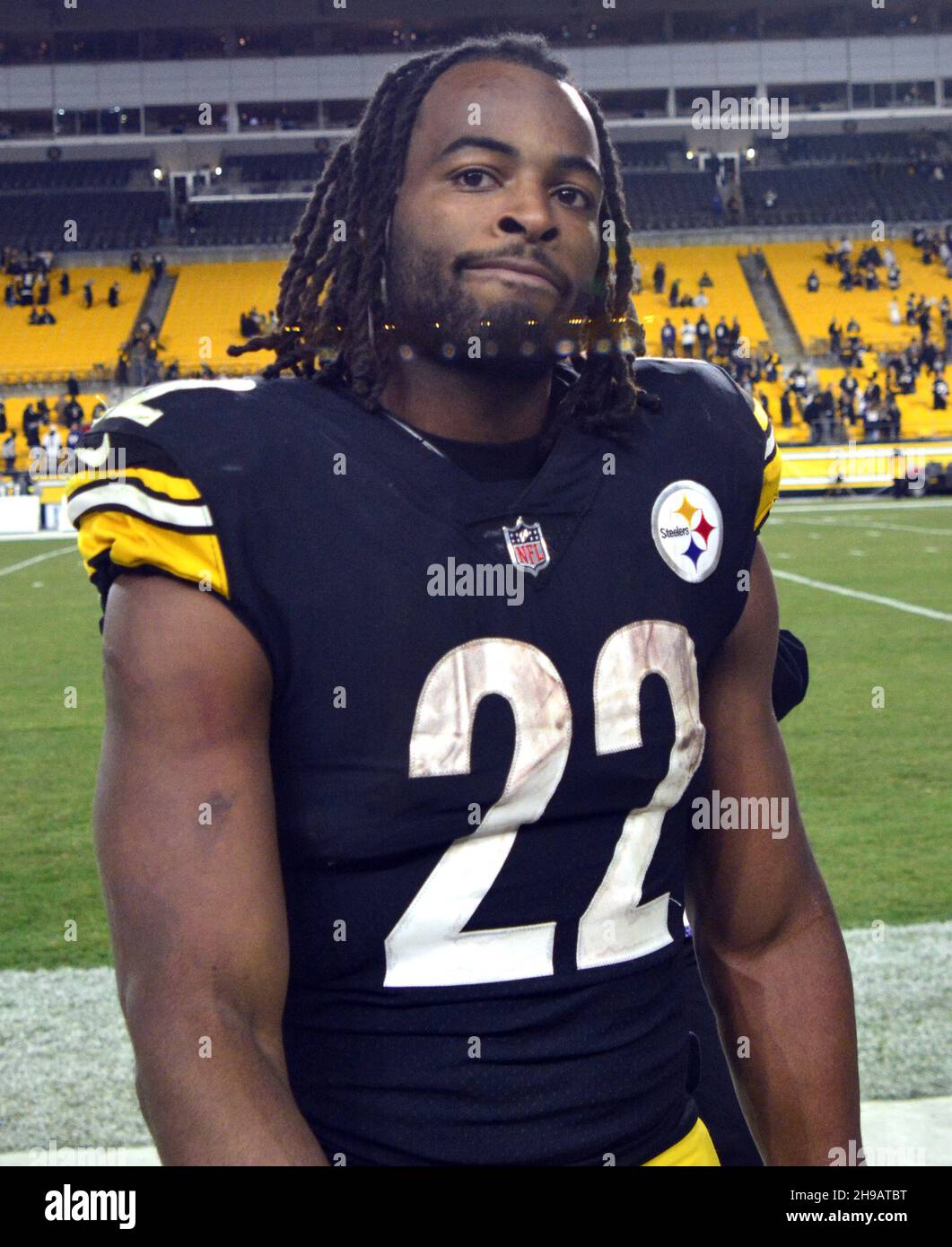 Pittsbugh, États-Unis.05e décembre 2021.Pittsburgh Steelers qui a fait marche arrière Najee Harris (22) après la victoire de 20-19 contre les Baltimore Ravens à Heinz Field le dimanche 5 décembre 2021.Photo par Archie Carpenter/UPI crédit: UPI/Alay Live News Banque D'Images