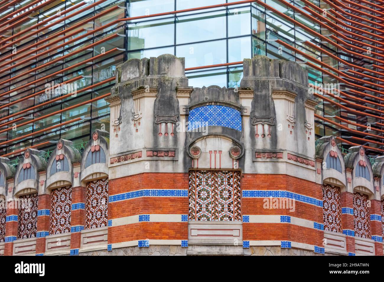 Bâtiment baroque rénové avec une touche moderne, Bilbao, province de Gascogne, Communauté autonome du comté basque, Espagne Banque D'Images