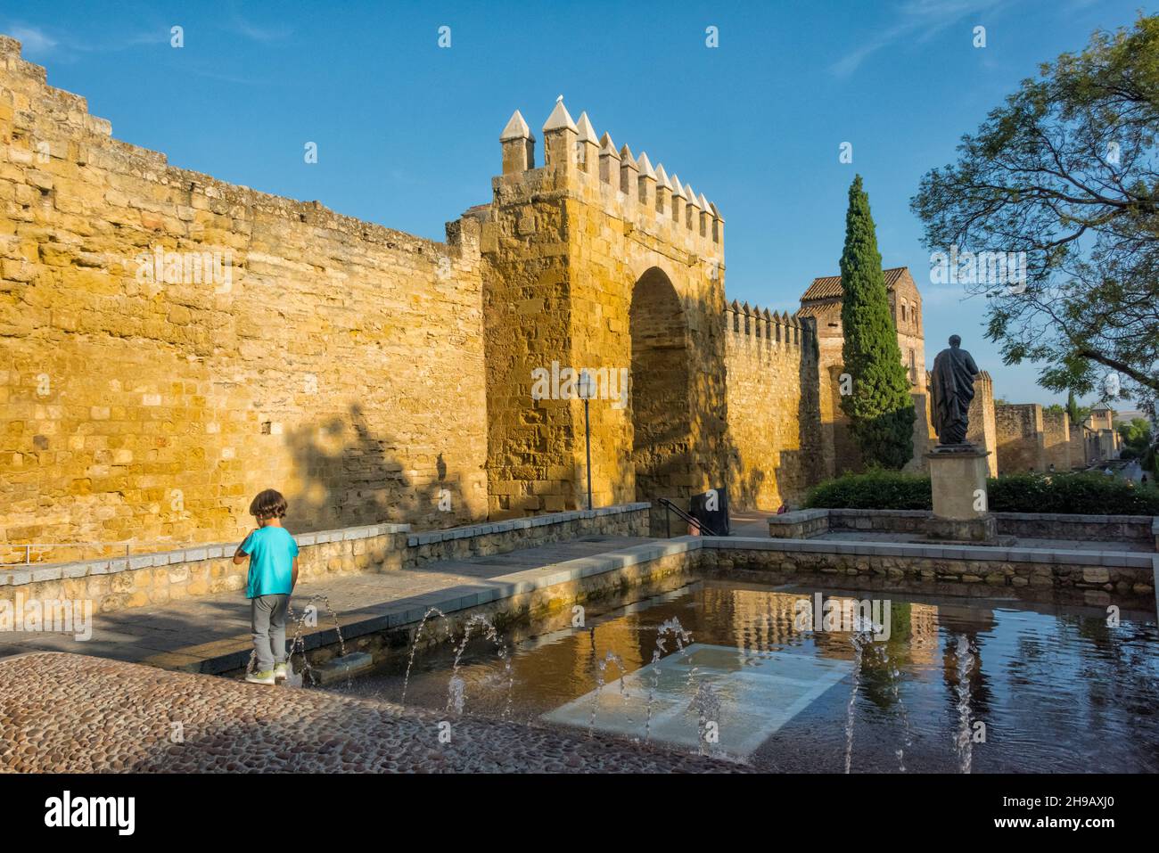 Puerta del Almodovar (entrée du quartier juif) et murs romains, Cordoue, Communauté autonome d'Andalousie, Espagne Banque D'Images