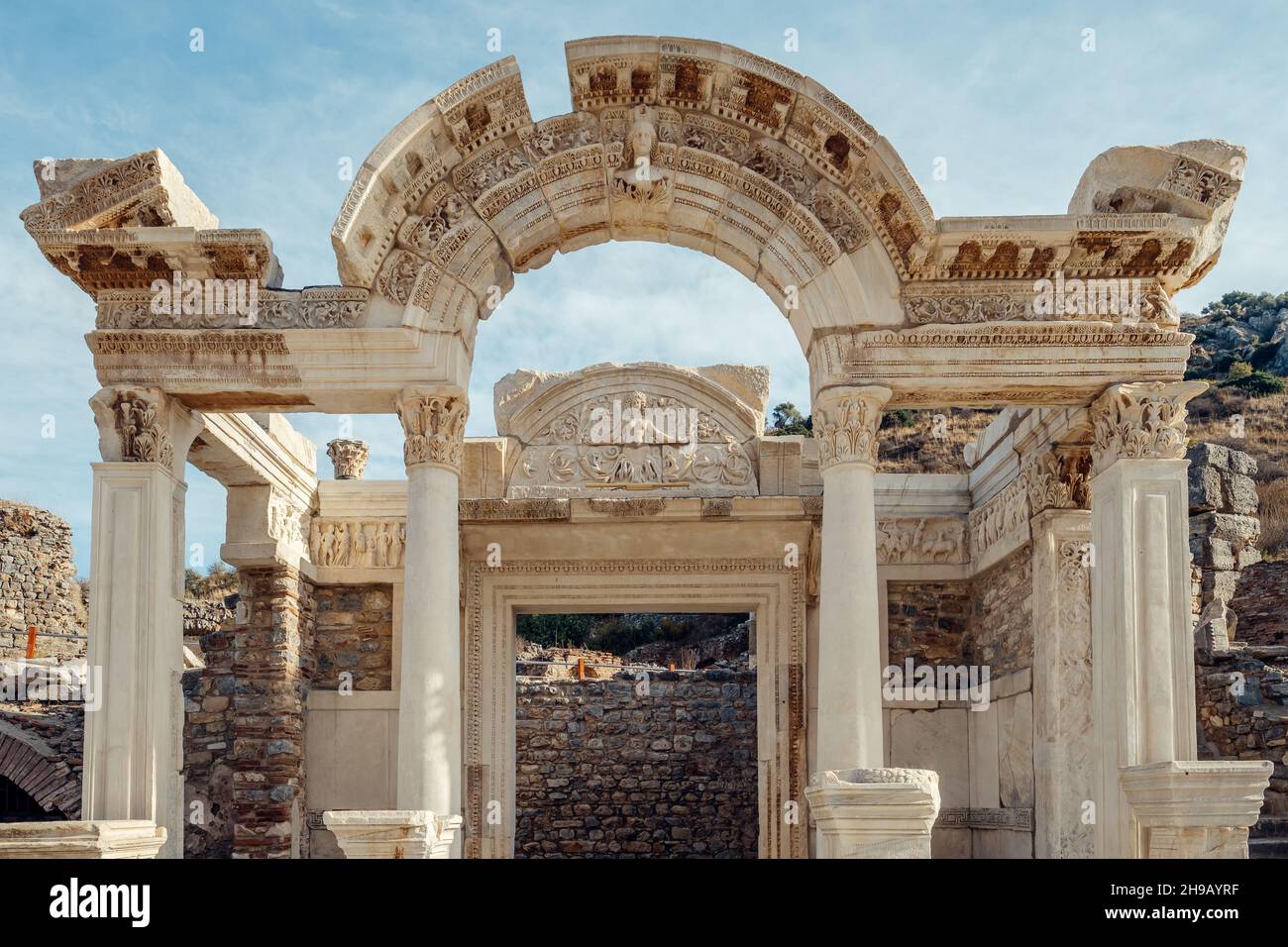 Temple d'Hadrien dans la ville antique d'Éphèse, Selcuk, Turquie. Banque D'Images
