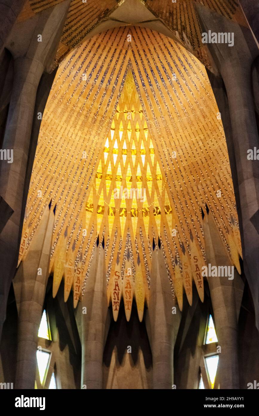 Intérieur de la Sagrada Familia par Gaudi, Barcelone, province de Barcelone, Communauté autonome de Catalogne, Espagne Banque D'Images