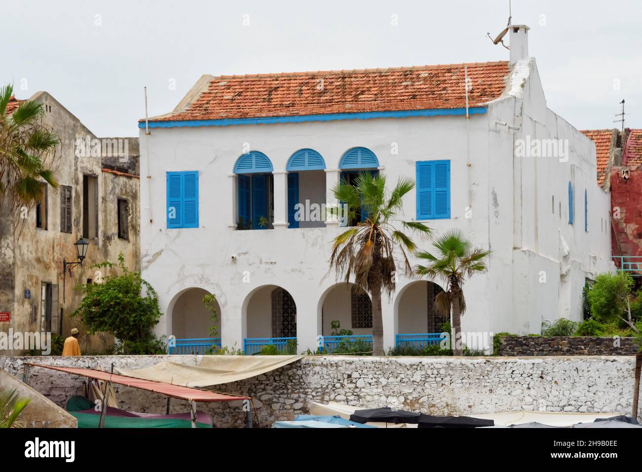 Maison coloniale sur l'île de Goree, site classé au patrimoine mondial de l'UNESCO, Dakar, Sénégal Banque D'Images