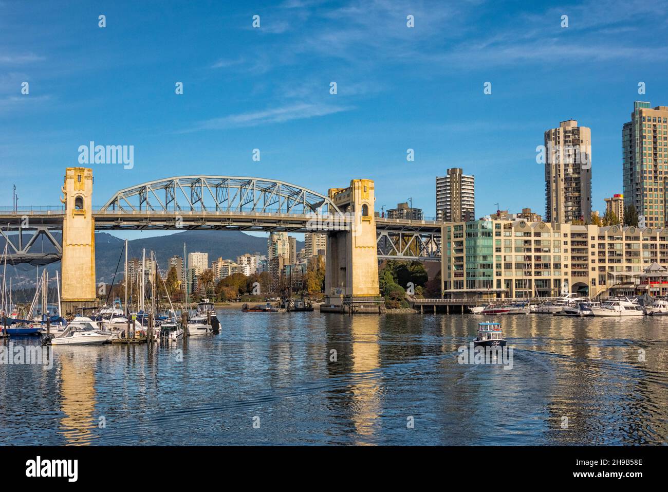 Vue sur le port, Granville Island, Vancouver, C.-B., Canada Banque D'Images