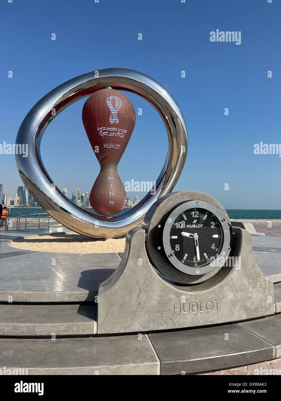 Coupe du monde de la FIFA Qatar 2022 horloge officielle de compte à rebours  dévoilée avec un an à venir Photo Stock - Alamy