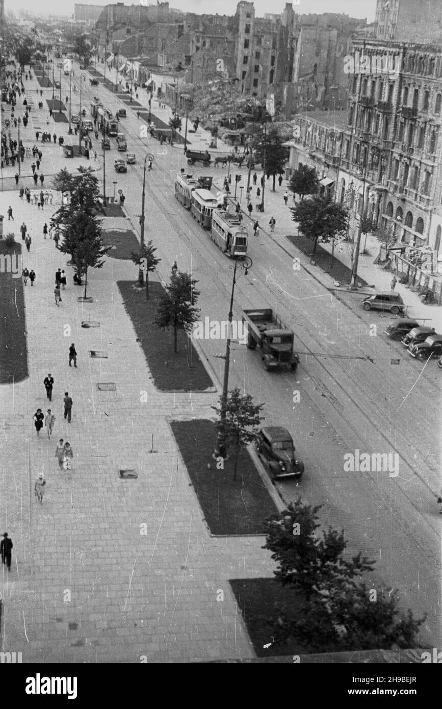 Varsovie, 1947-09.Perspektywa Alej Jerozolimskich widziana z balkonu Banku Gospodarstwa Krajowego na rogu ul.Nowy Œwiat. po/mgs PAP Dok³adny dzieñ wydarzenia nieustalony.Varsovie, le 1947 septembre.Vue sur Jerozolimskie Alley depuis le balcon de la holding nationale à l'angle de Jerozolimskie Alley et Nowy Swiat Street. po/mgs PAP Banque D'Images