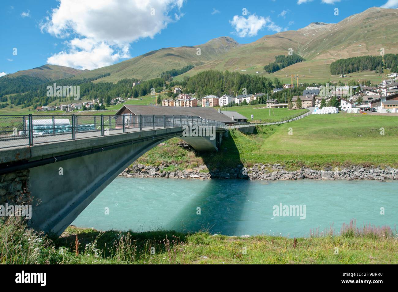 Maillard Pont sur la rivière Inn a été construit en 1901 par Robert Maillard (1972-1940) à Zuoz sur la rivière Inn, Maloja, région Grisons, Suisse Banque D'Images