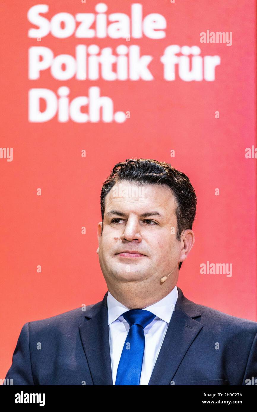 Hubertus Heil, ministre fédéral du travail et des Affaires sociales,  inscrit dans le cadre de la nomination des futurs ministres fédéraux du SPD  à la Maison Willy Brandt à Berlin, le 6