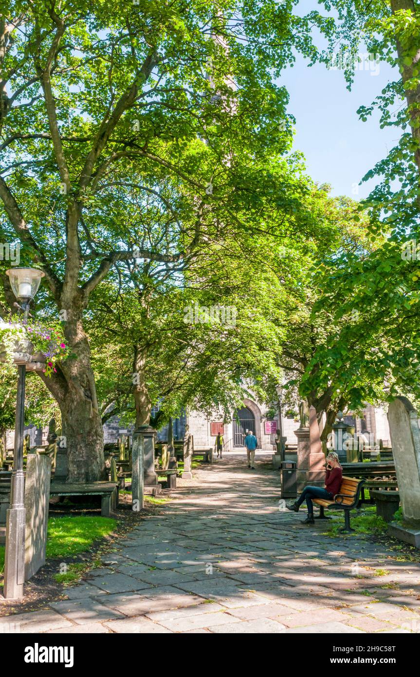 St Nicholas Kirkyard à Aberdeen sur une journée ensoleillée. Banque D'Images