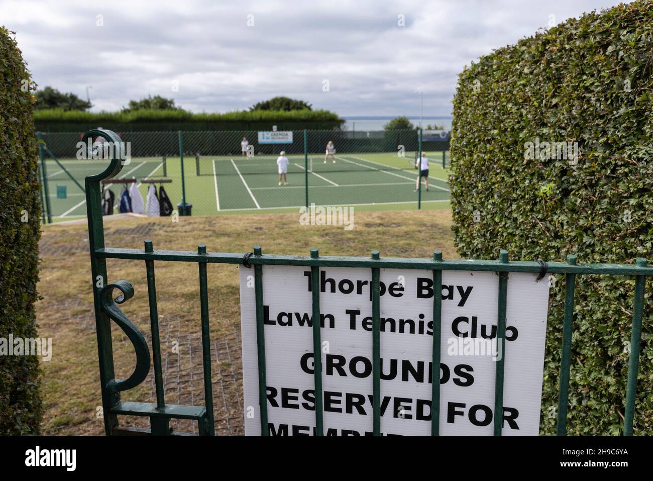 Thorpe Bay, située dans le quartier de Southend-on-Sea dans l'Essex, en Angleterre, située sur l'estuaire de la Tamise. Banque D'Images