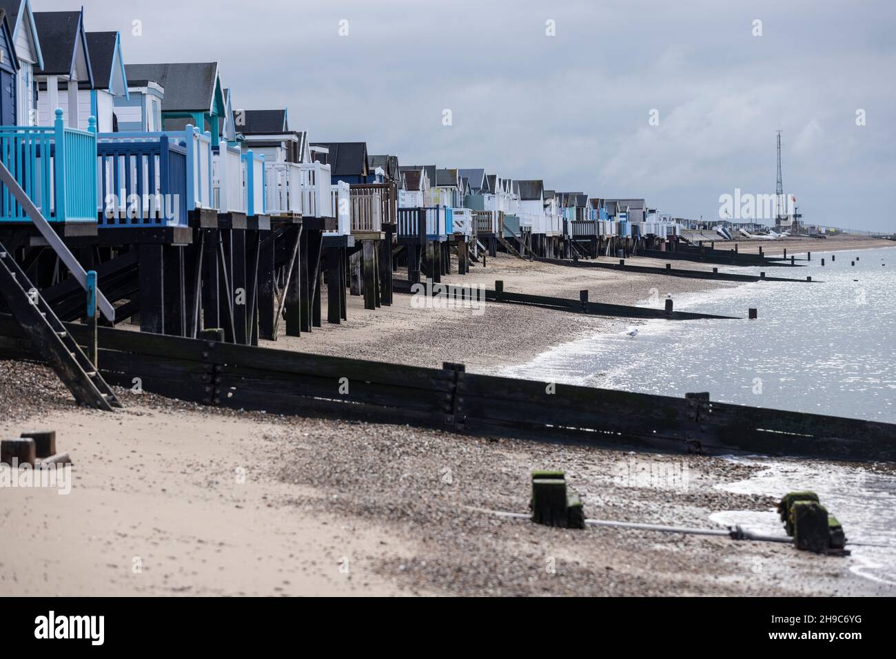 Thorpe Bay, située dans le quartier de Southend-on-Sea dans l'Essex, en Angleterre, située sur l'estuaire de la Tamise. Banque D'Images