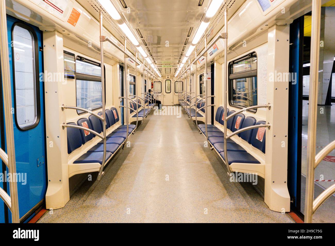 Les départs des trains du métro de Moscou à la station Shelepikha sont en train de fermer Banque D'Images