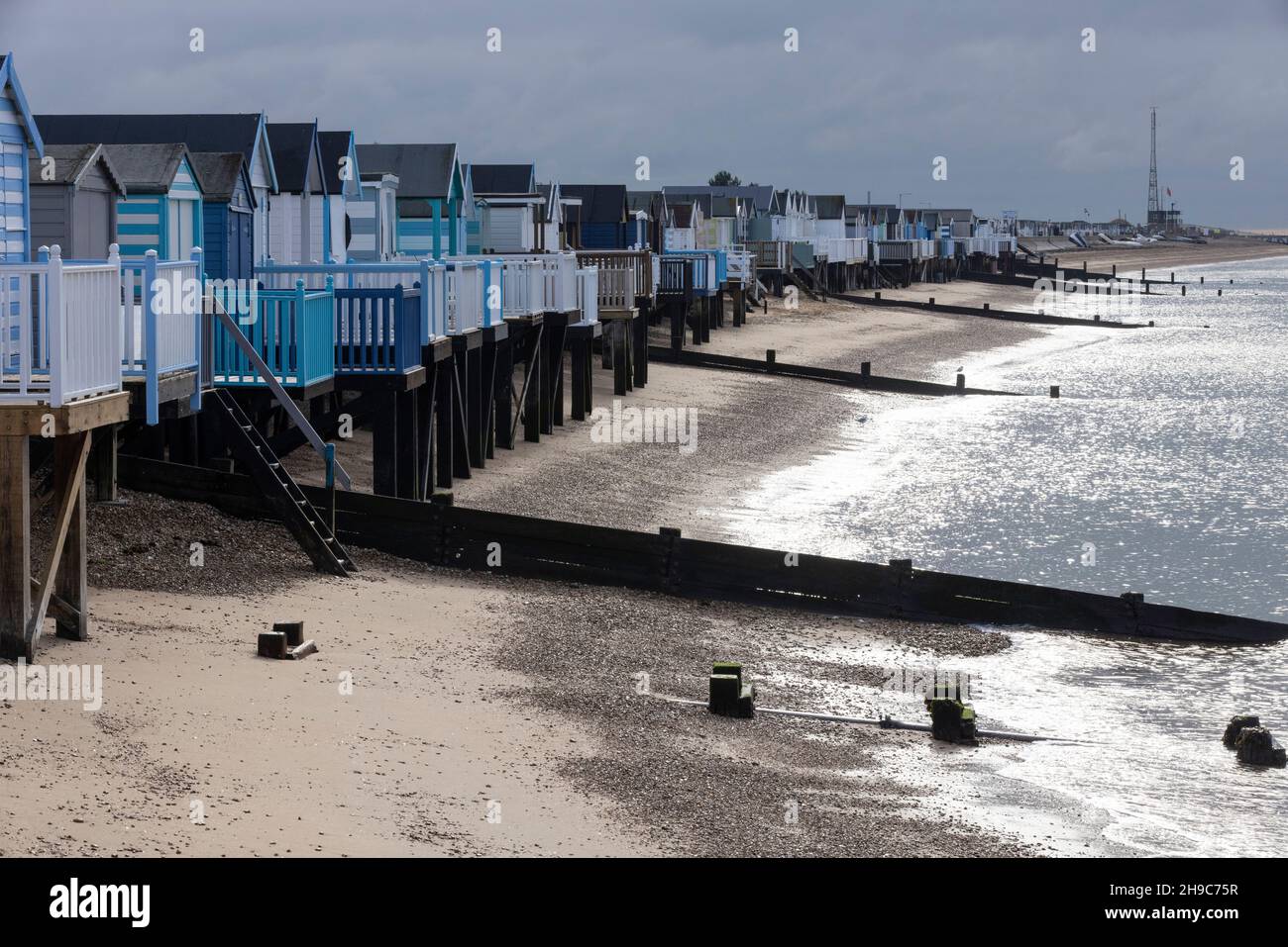 Thorpe Bay, située dans le quartier de Southend-on-Sea dans l'Essex, en Angleterre, située sur l'estuaire de la Tamise. Banque D'Images