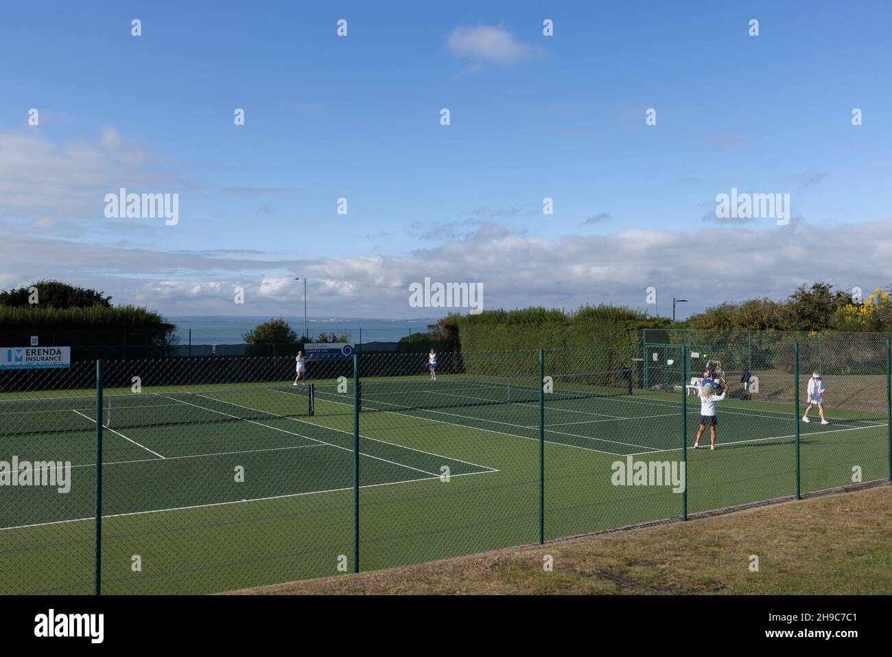 Thorpe Bay, située dans le quartier de Southend-on-Sea dans l'Essex, en Angleterre, située sur l'estuaire de la Tamise. Banque D'Images
