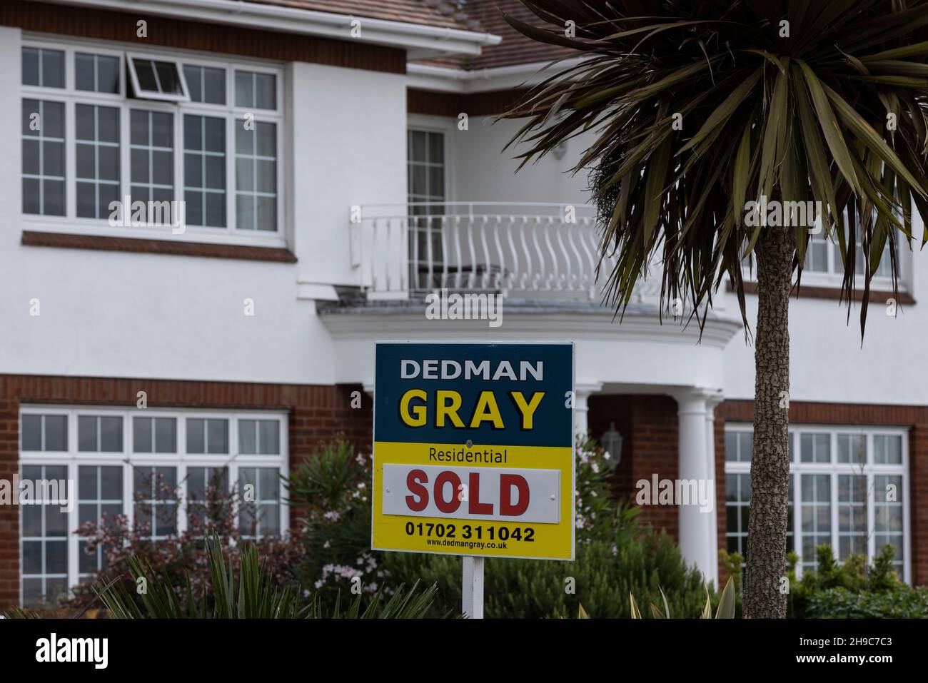 Thorpe Bay, située dans le quartier de Southend-on-Sea dans l'Essex, en Angleterre, située sur l'estuaire de la Tamise. Banque D'Images