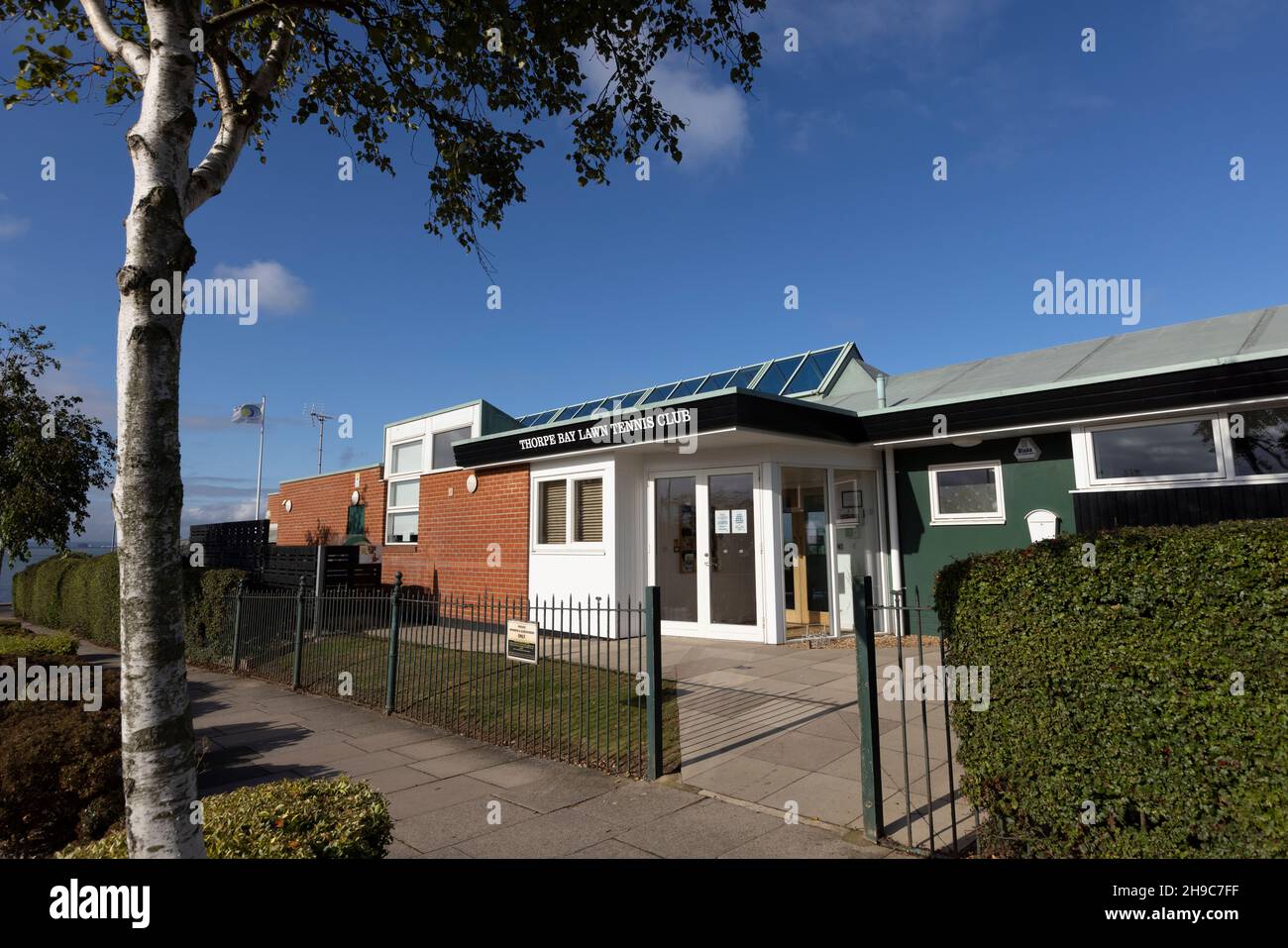 Thorpe Bay, située dans le quartier de Southend-on-Sea dans l'Essex, en Angleterre, située sur l'estuaire de la Tamise. Banque D'Images