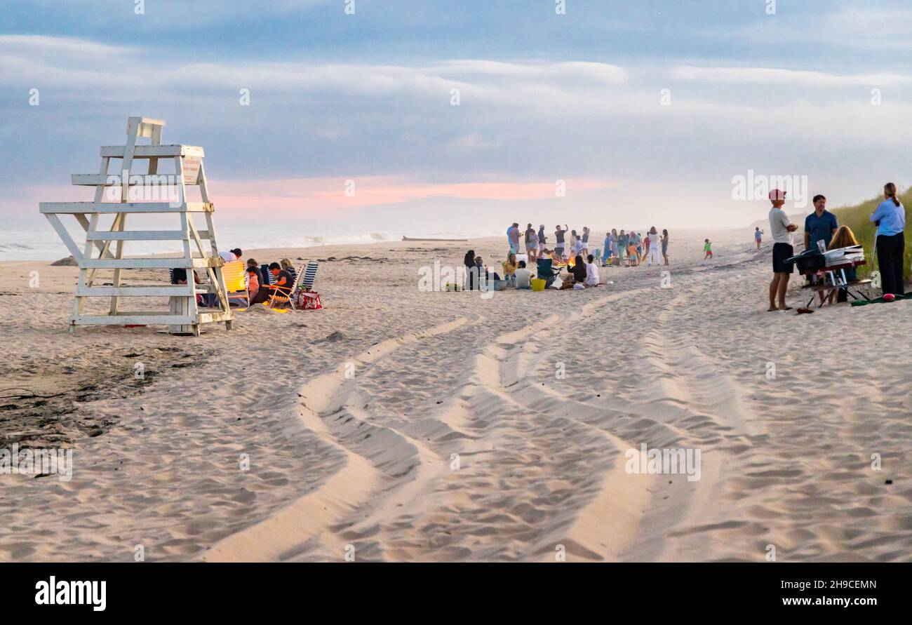 Les gens qui apprécient la plage de Flying point Beach Banque D'Images