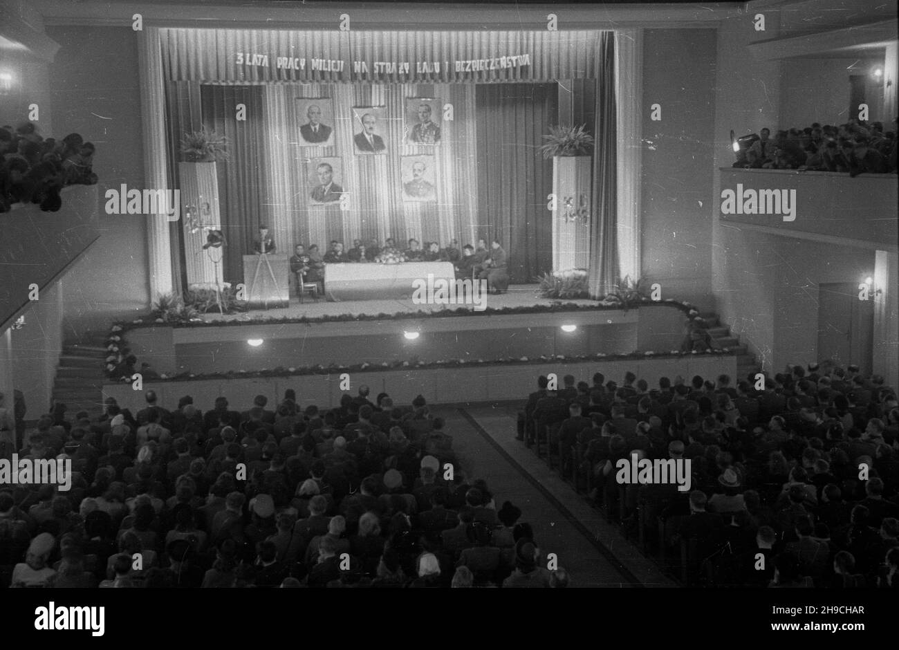 Varsovie, 1947-10-04.Uroczysta akademia W Klubie Ministerstwa Bezpieczeñstwa Publicznego z okazji trzeciej rocznicy powstania Milicji Obywatelskiej (Mo). wb/gr PAPVarsovie, le 10 octobre 1947.Une académie dans un club du ministère de la sécurité publique marquant le 3e anniversaire de la Milice du citoyen (Mo). wb/gr PAP Banque D'Images