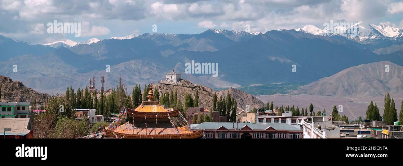 Panorama de la ville au temple Ladakh JO Khang est un célèbre monastère bouddhiste à Leh, Jammu et Cachemire, Inde Banque D'Images