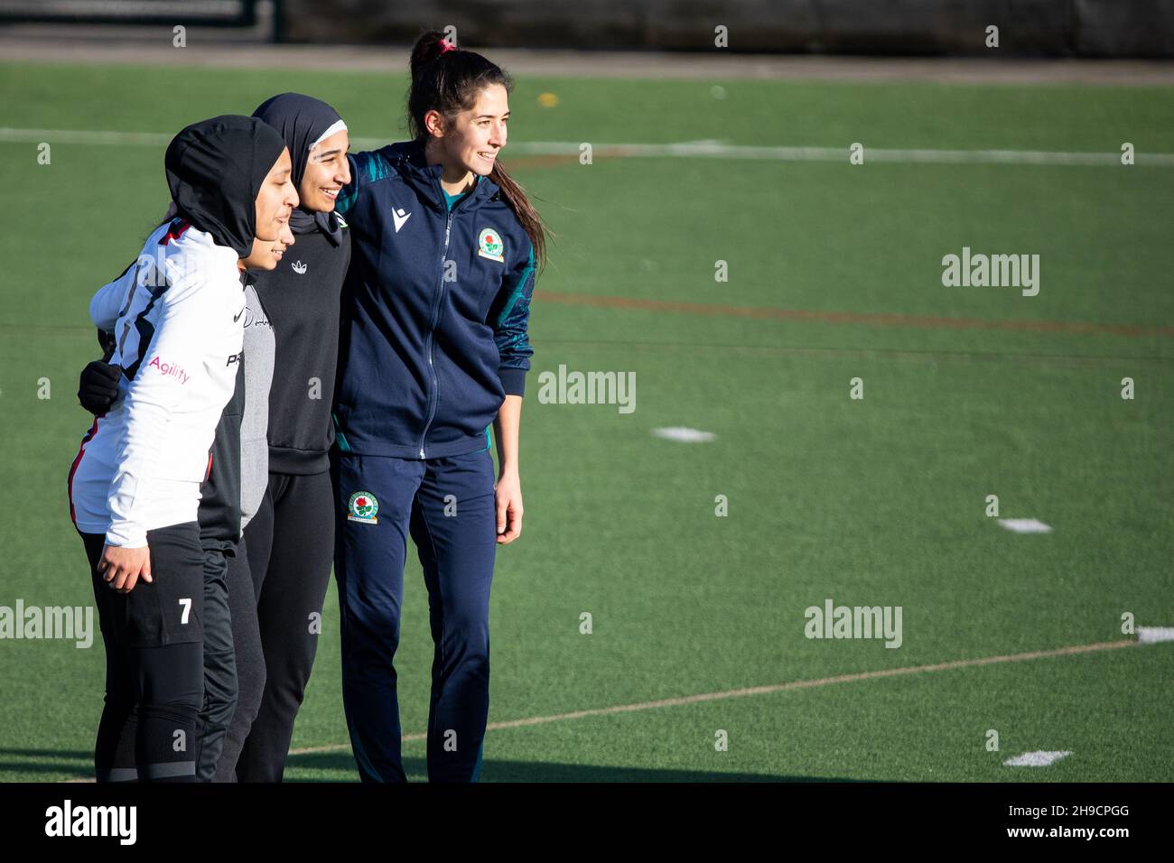 Blackburn Rovers milieu de terrain Millie Chandarana lors d'une compétition de football communautaire gratuite par Indian Gymkahana et Super5 League pour les femmes et les filles d'Asie du Sud Banque D'Images