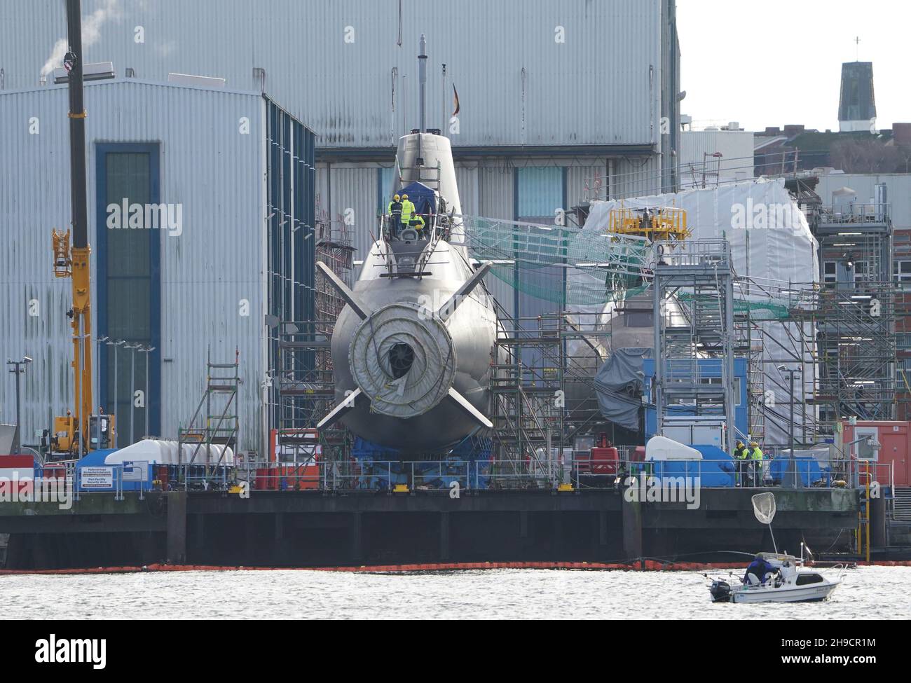 Kiel, Allemagne.06e décembre 2021.Un sous-marin en construction se trouve dans le chantier naval de ThyssenKrupp Marine Systems à Kiel.Credit: Marcus Brandt/dpa/Alay Live News Banque D'Images