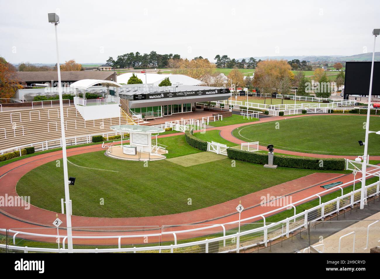 Cheltenham Angleterre Royaume-Uni novembre 24 2021.Champ de course de Cheltenham parade des enclos anneau de présentation des trophées et salle de pesée Banque D'Images
