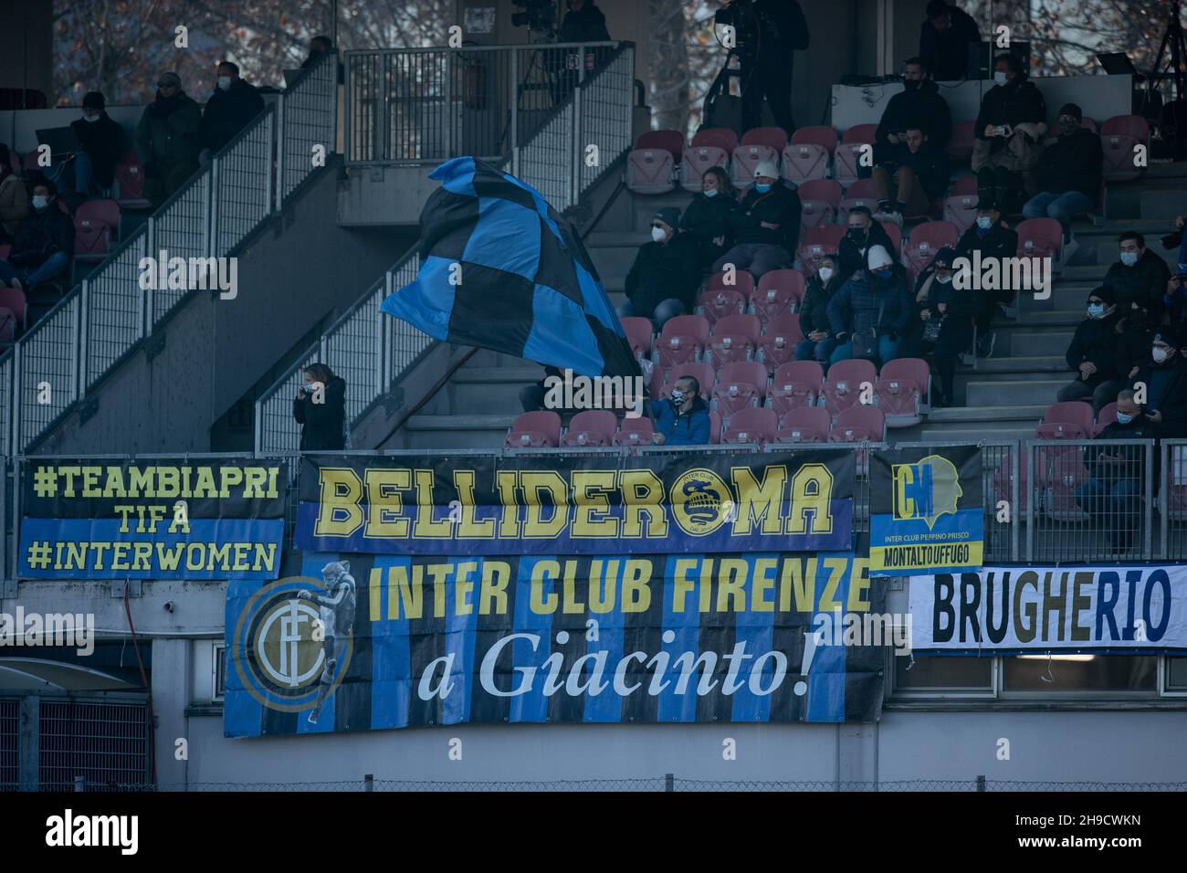 Internazionale FC supporter lors de l'AC Milan vs Inter - FC Internazionale, football italien Serie A Women Match à Milan, Italie, décembre 05 2021 Banque D'Images
