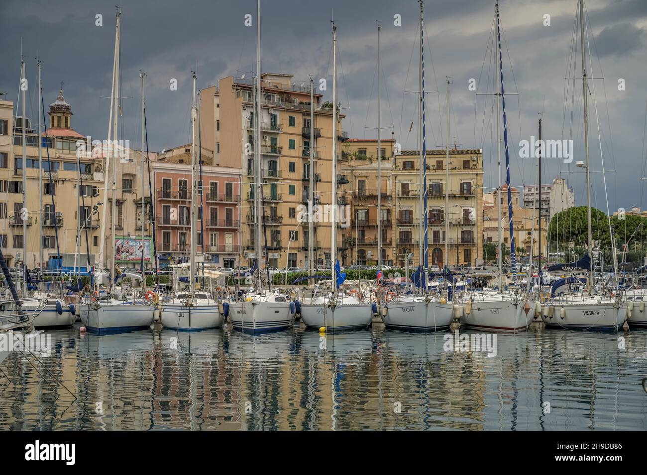 Yachthafen und Marina la Cala, Palerme, Sizilien, Italie Banque D'Images