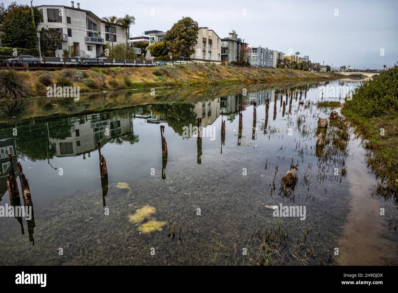 Les pillages restent de structure qui a retenu les installations de production de pétrole lorsque Venise a été le foyer de centaines de puits de pétrole.Le lagon de Ballona faisait autrefois partie de Banque D'Images