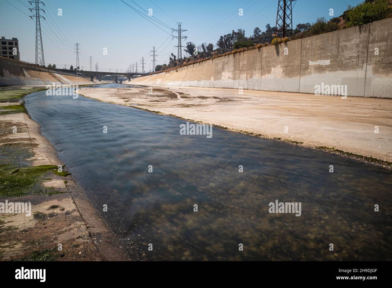 La confluence est l'endroit où le Seco Arroyo rencontre le fleuve Los Angeles, Los Angeles, Californie, États-Unis Banque D'Images