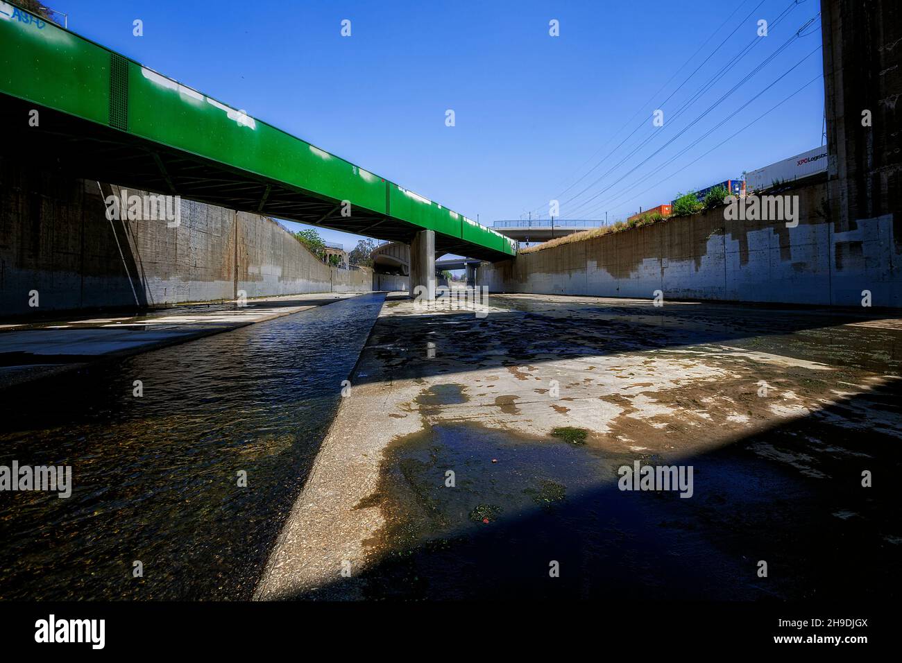 La confluence est l'endroit où le Seco Arroyo rencontre le fleuve Los Angeles, Los Angeles, Californie, États-Unis Banque D'Images