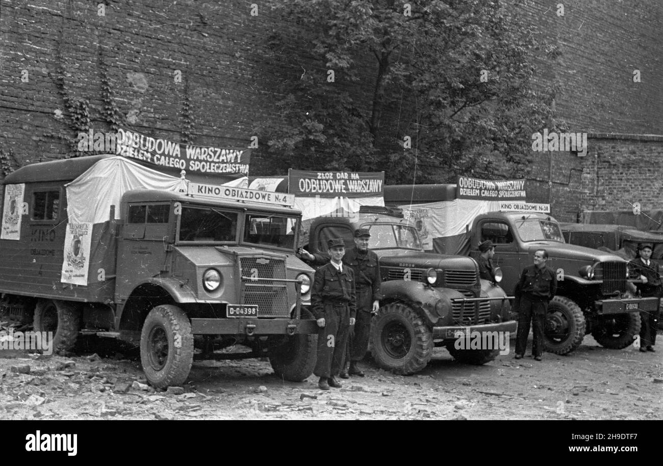 Varsovie, 1947-10.Kina objazdowego. wb/gr PAP Dok³adny dzieñ wydarzenia nieustalony.Varsovie, 1947 octobre. Camions de « movies sur roues ». wb/gr PAP Banque D'Images