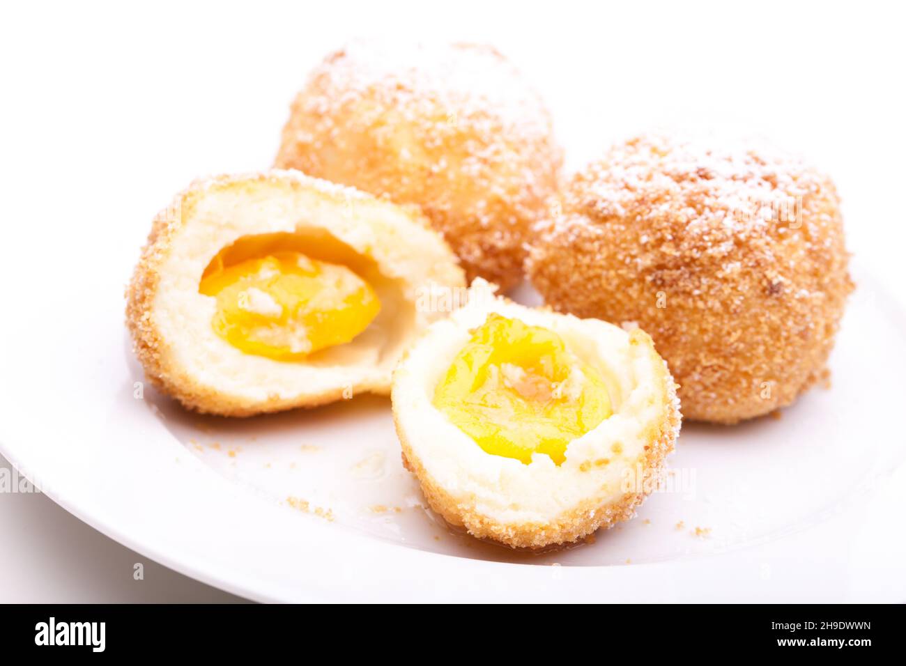 boulettes d'abricot, boulettes, chapelure, abricot, sucré,moitié, belle, spécialité, blanc, fond,fermer, farine, comestible, entier, fruit,cuits, Banque D'Images