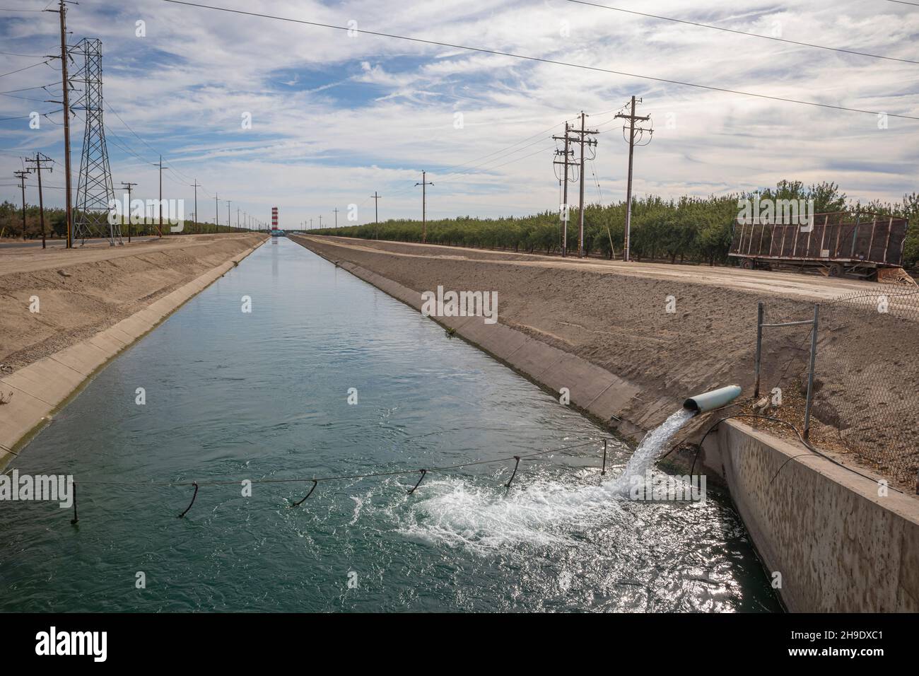 Canal d'irrigation, Shafter, Kern County, Californie, États-Unis Banque D'Images
