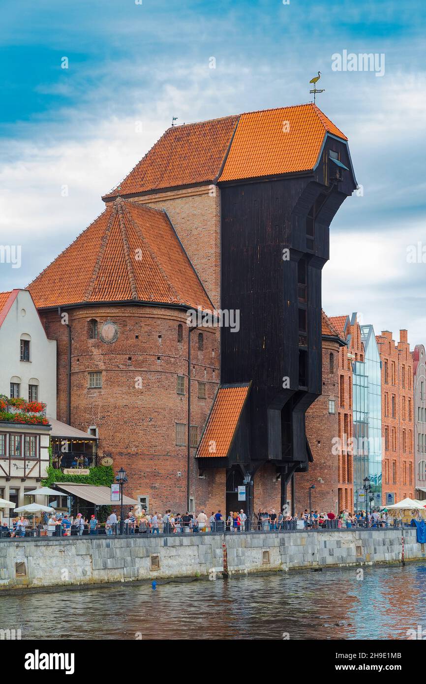 GDANSK, POLOGNE - 02 AOÛT 2017 : Zuraw - symbole de l'histoire maritime de Gdansk - la plus ancienne grue portuaire d'Europe, construite en 1442-1444 Banque D'Images