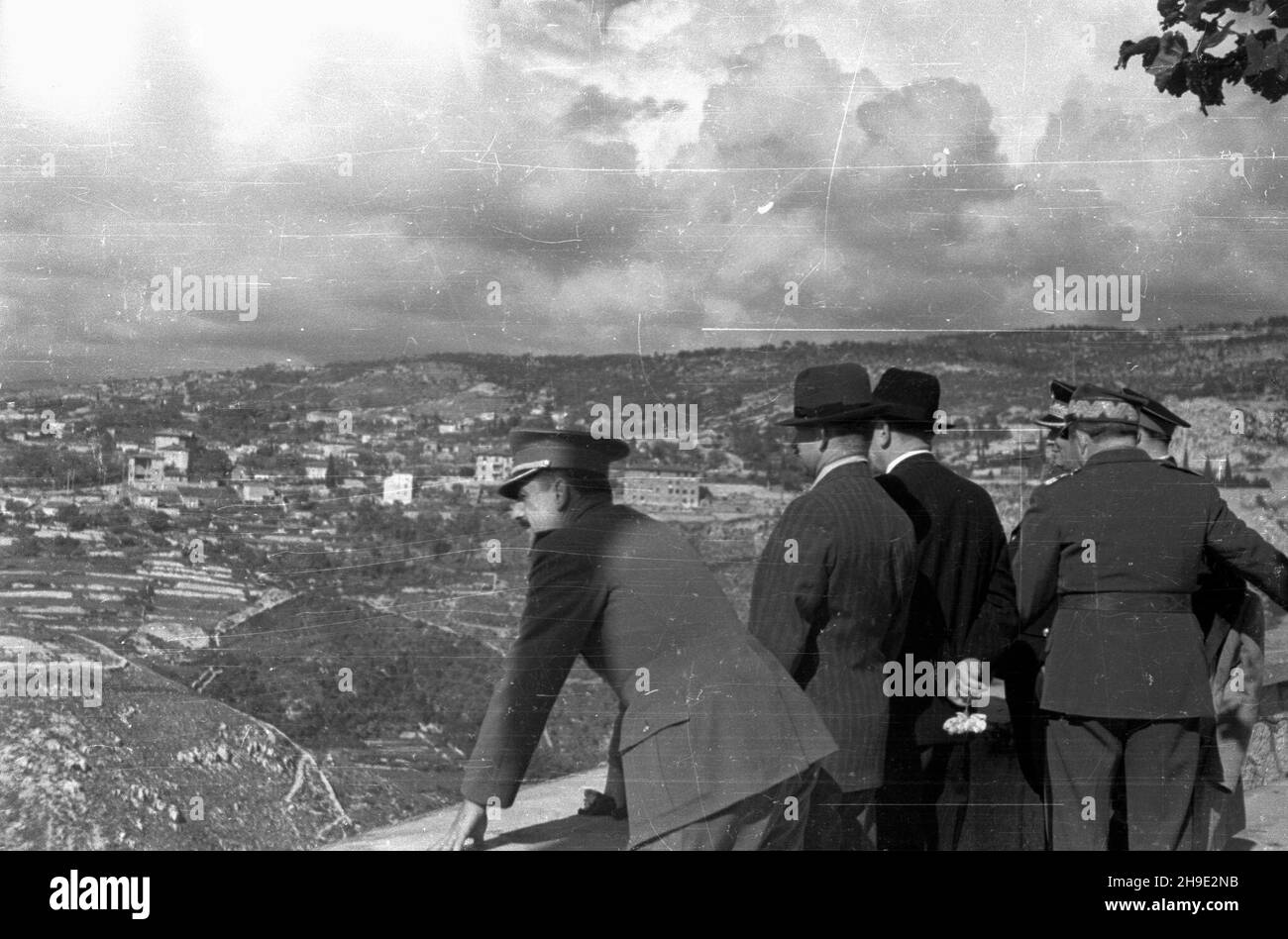 Jugos³awia, 1947-10.Wizyta prezydenta Rzeczypospolitej Polskiej Boles³awa Bieruta W Jugos³awii W dniach 18 - 26 paŸdziernika.cz³onkowie polskiej dlegacji podczas pobytu na pó³wyspie Istria. kw PAP/Jerzy Baranowski Dok³adny dzieñ wydarzenia nieustalony.Yougoslavie, 1947 octobre.Visite du Président de la République de Pologne en Yougoslavie du 18 au 26 octobre.Photo: Membres de la délégation polonaise en visite dans la péninsule d'Istrie. kw PAP/Jerzy Baranowski Banque D'Images